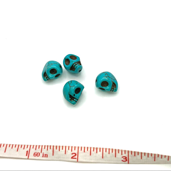 Turquoise hand carved skull beads - Picture 5 of 7